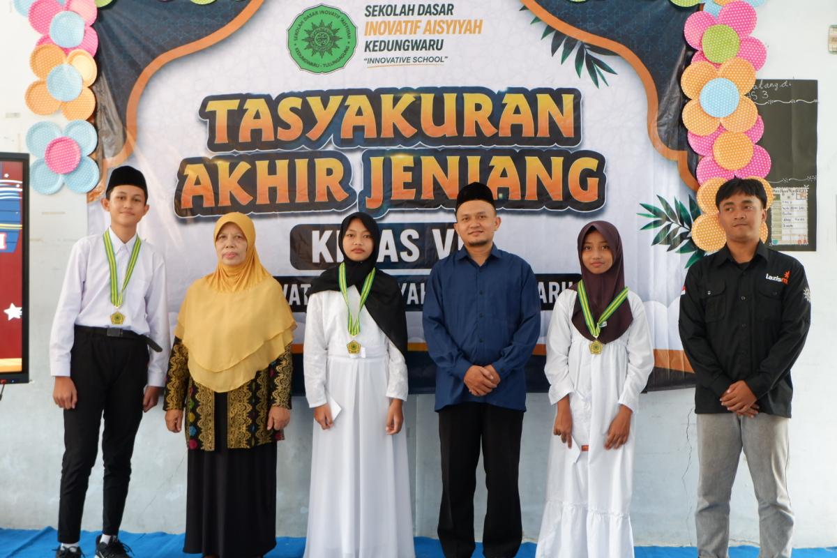 Lazismu Tulungagung Berikan Apresiasi kepada Siswa Berprestasi SD Inovatif Aisyiyah Kedungwaru
