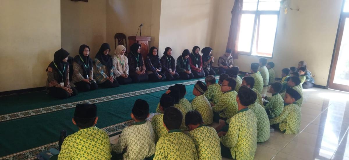 Selepas Ujian SAT, Siswa SD Inovatif Aisyiyah Kedungwaru Belajar Literasi Bersama Mahasiswa UIN SATU Tulungagung
